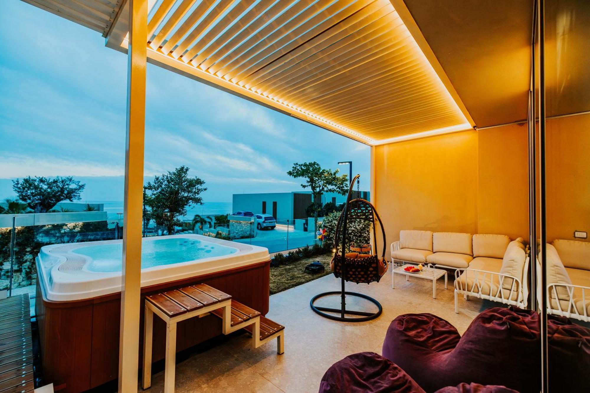 Splendid Palase Villa Himare